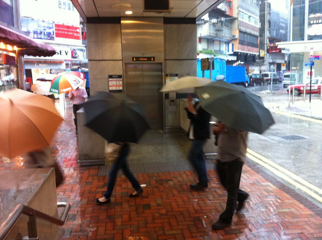 Le métro de Hong Kong pour Lumières de la ville, site de l'urbain et de l'humain