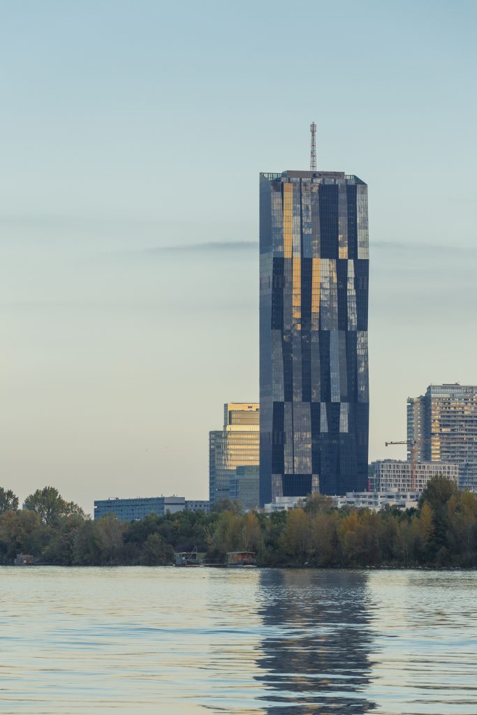 DC-TOWER_1_from_Danube_River_to_Northnorthwest_-_Vienna-4551