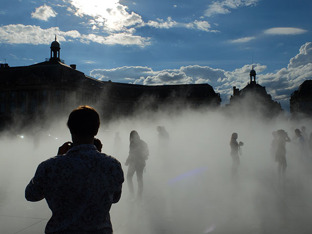 bordeaux-miroir-quais-eau